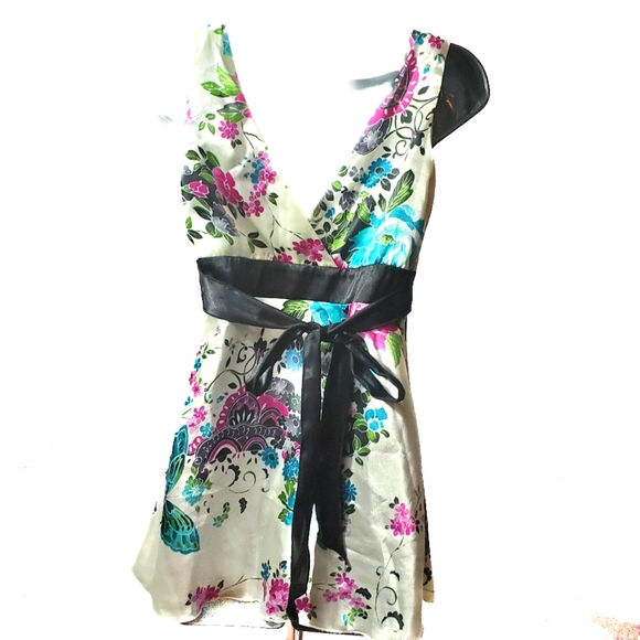 Sleeveless Tank Top - Picture 6 of 8